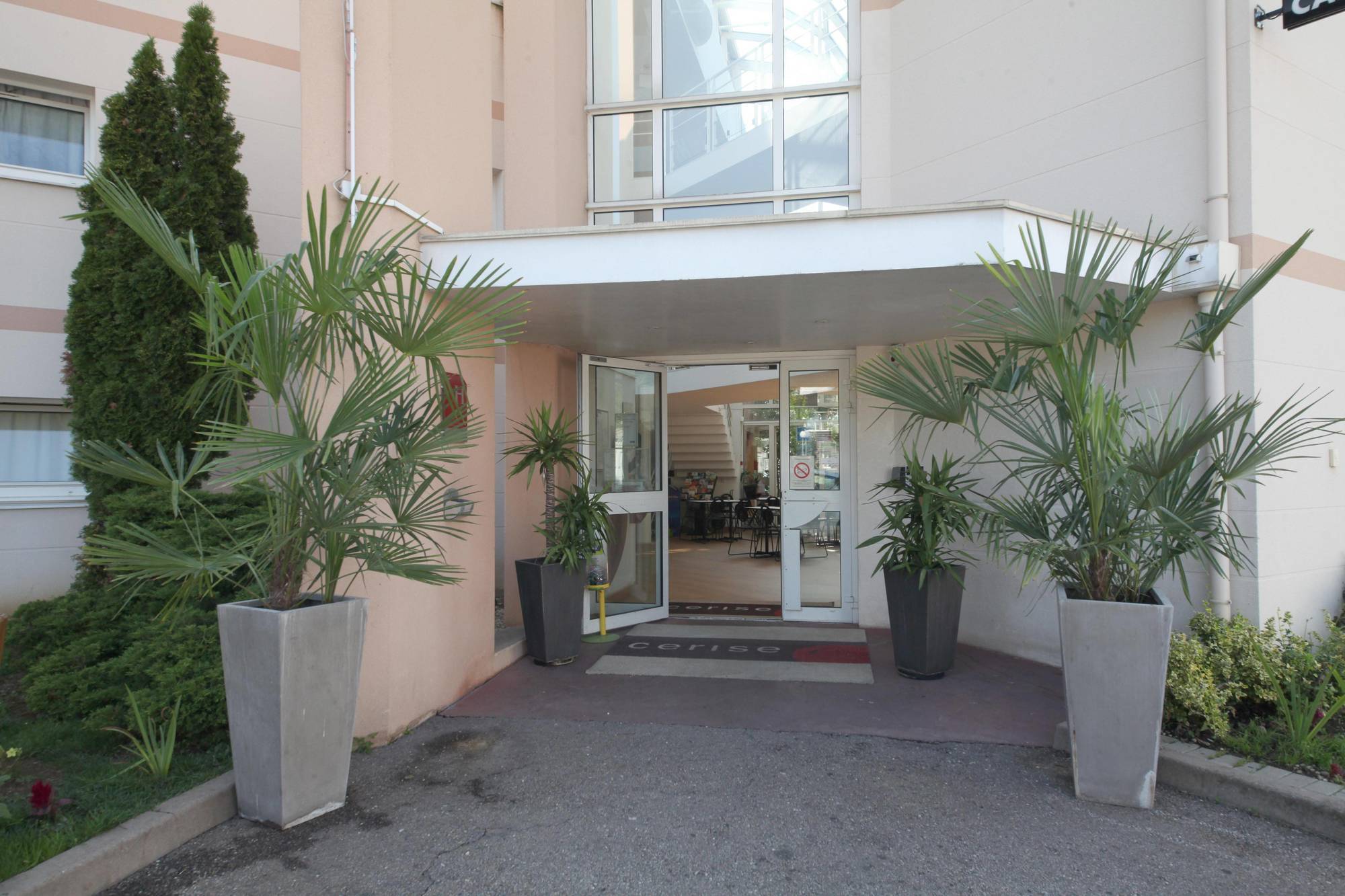 Hotel Cerise Nancy Ngoại thất bức ảnh